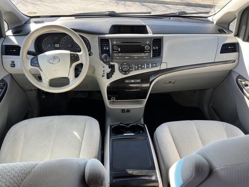 Used 2014 Toyota Sienna LE image 16