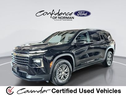 Used 2025 Chevrolet Traverse LT