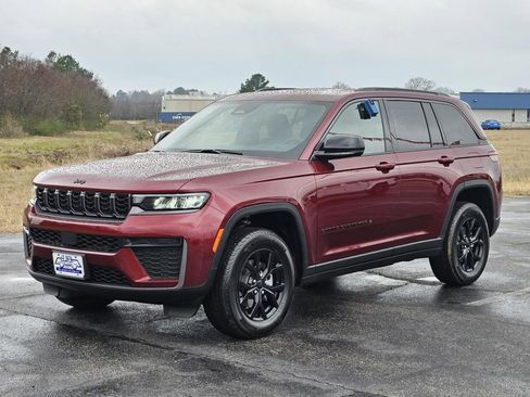 New 2026 Jeep Grand Cherokee Altitude RWD image 3