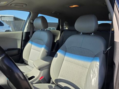Used 2018 Kia Niro EX image 15