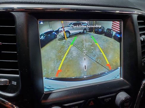 Used 2018 Jeep Grand Cherokee Limited w/ Luxury Group II image 31