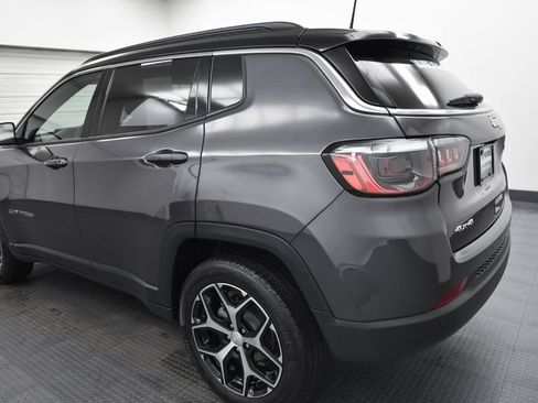 Used 2024 Jeep Compass Limited image 5