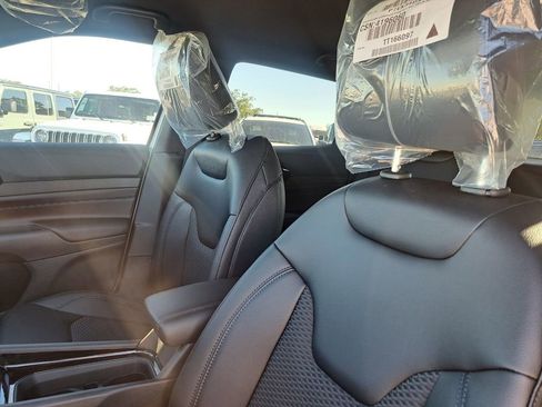 New 2026 Jeep Compass Latitude image 18