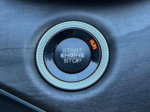 Used 2025 Jeep Grand Cherokee Limited w/ Black Appearance Package image 9