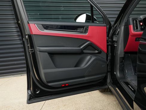Certified 2025 Porsche Cayenne E-Hybrid AWD/4WD image 19