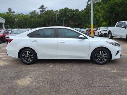 Certified 2024 Kia Forte LXS w/ LXS Technology Package FWD image 4