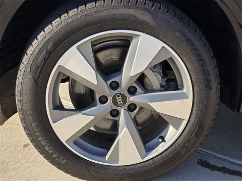 Used 2024 Audi Q5 2.0T Premium w/ Convenience Package image 9