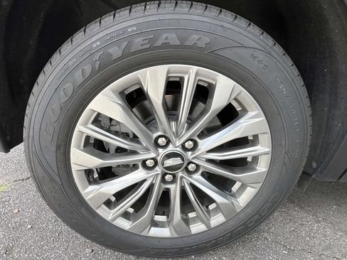 Used 2024 Cadillac XT4 Premium Luxury FWD image 8
