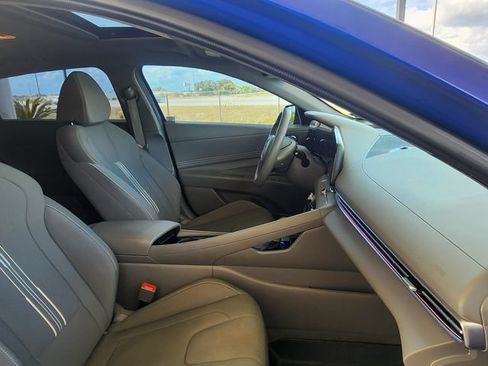 Used 2024 Hyundai Elantra SEL w/ Convenience Package FWD image 25