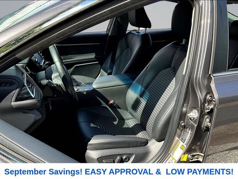 Used 2018 Toyota Camry SE FWD image 19