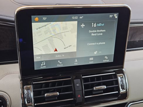 Used 2019 Lincoln Navigator Reserve image 18