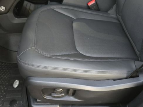 Used 2025 Land Rover Defender 110 S image 27