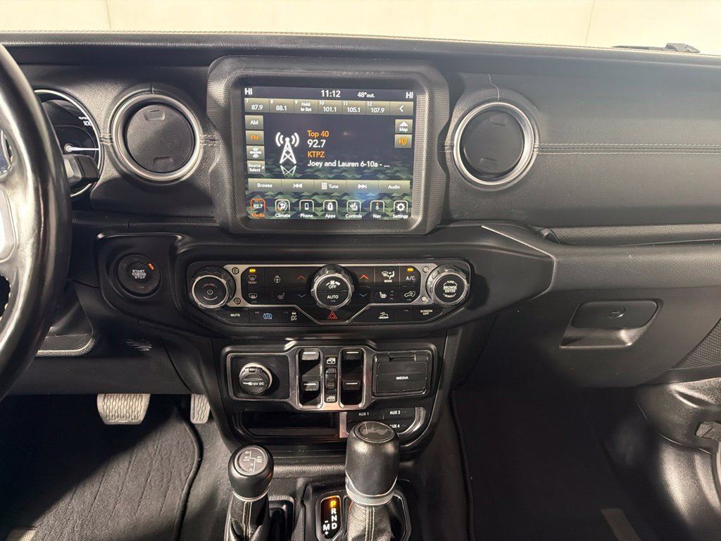 Used 2022 Jeep Wrangler Unlimited Sahara w/ Cold Weather Group AWD/4WD image 16