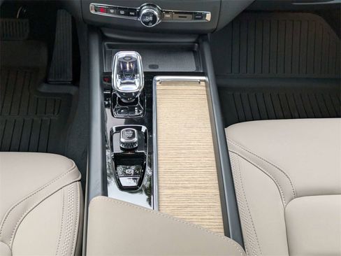 New 2026 Volvo XC60 B5 Plus w/ Protection Package Premier image 20