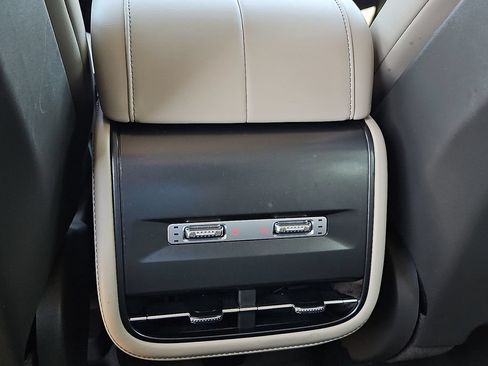 Used 2025 Lincoln Nautilus Reserve AWD/4WD image 19