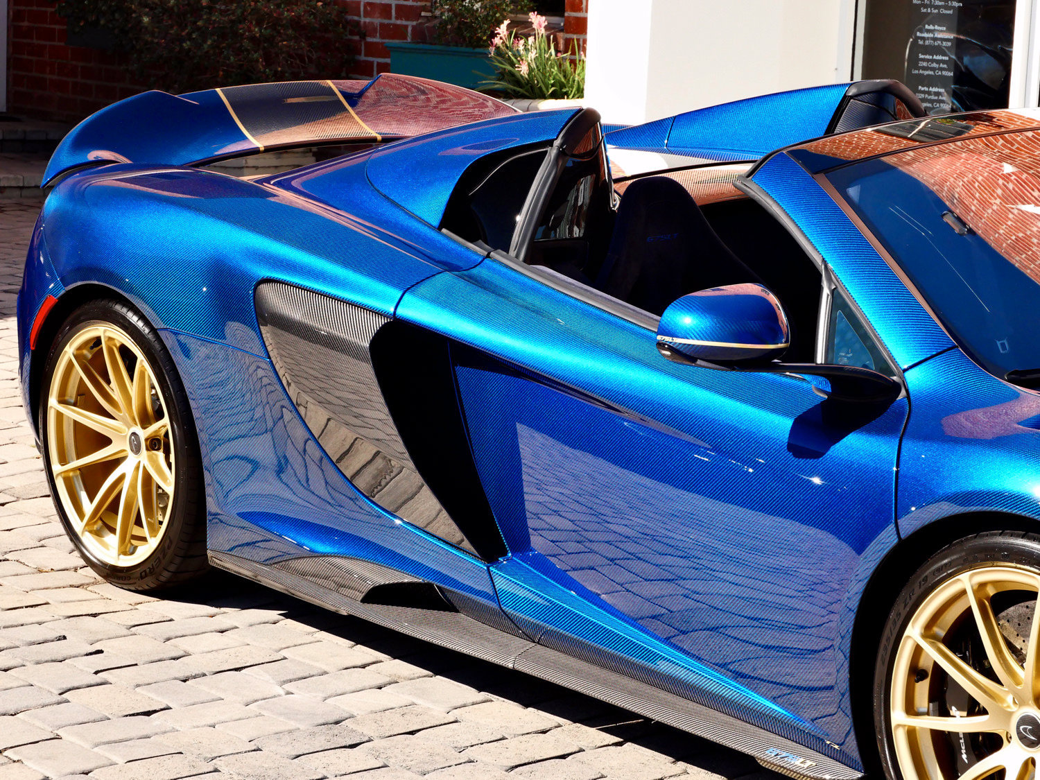 Used 2016 McLaren 675LT Spider RWD image 37