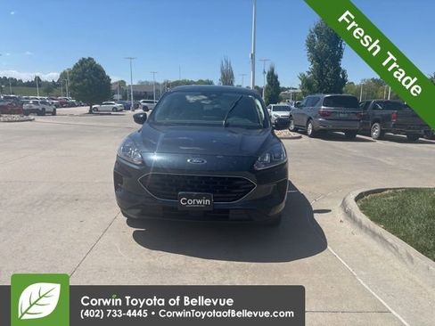 Used 2022 Ford Escape SE w/ SE Sport Appearance Package AWD/4WD image 9