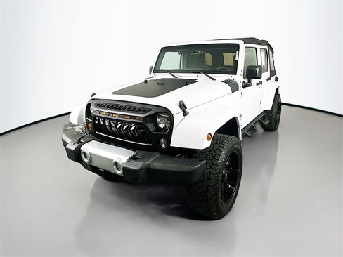 Used 2015 Jeep Wrangler Unlimited Sahara image 3