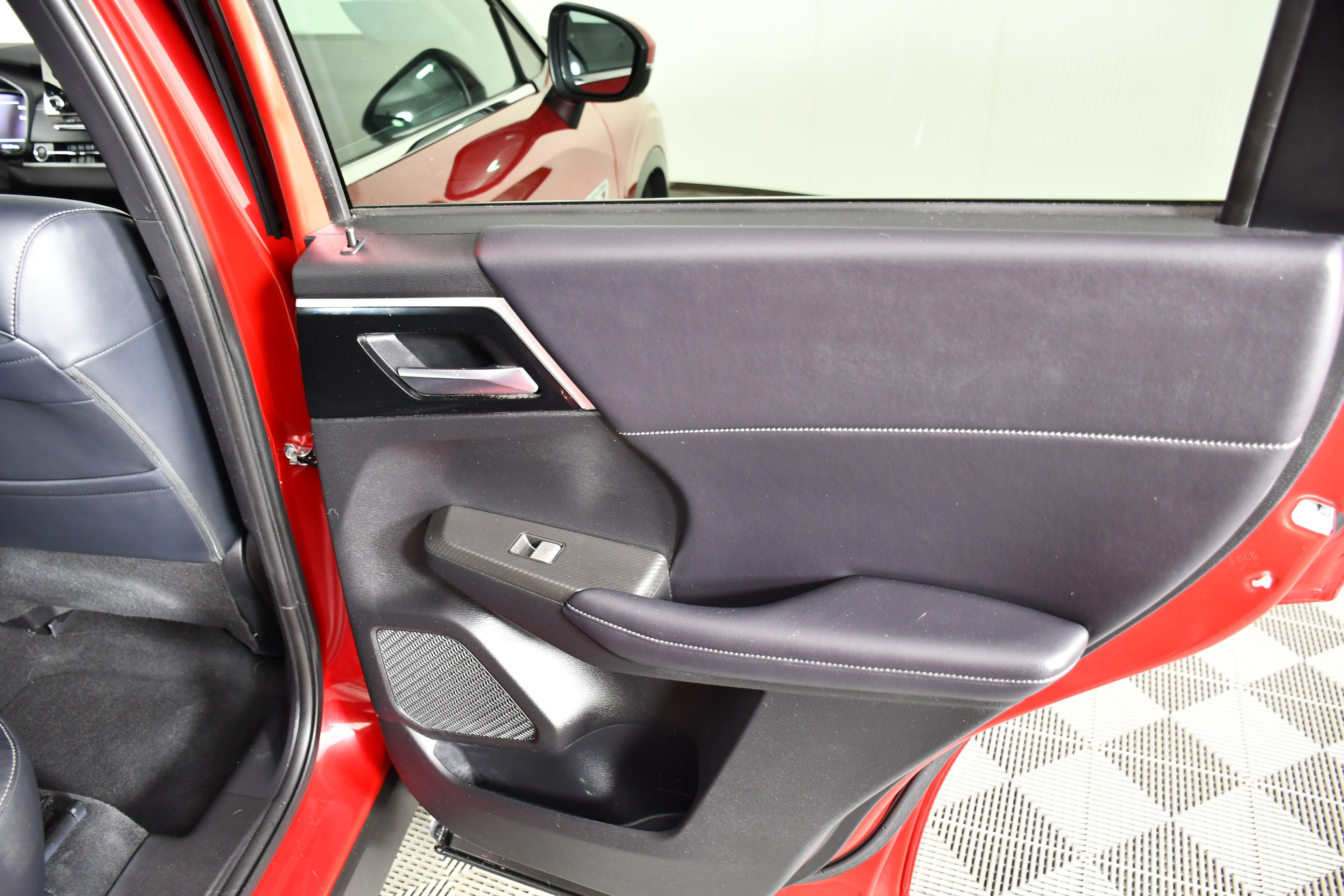 Used 2025 Mitsubishi Outlander SE AWD/4WD image 40
