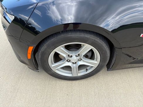 Used 2018 Chevrolet Camaro LT RWD image 14