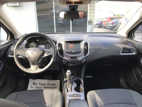 Used 2017 Chevrolet Cruze LT w/ Convenience Package FWD image 11