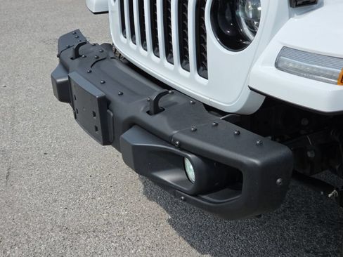 Used 2023 Jeep Gladiator Overland AWD/4WD image 11
