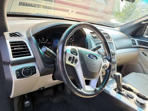 Used 2015 Ford Explorer XLT AWD/4WD image 11