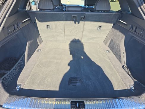 Used 2022 Audi e-tron Premium w/ Convenience Plus Package image 12