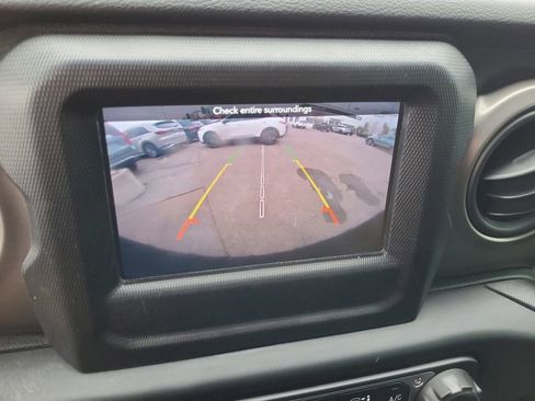 Used 2018 Jeep Wrangler Unlimited Sport S image 25