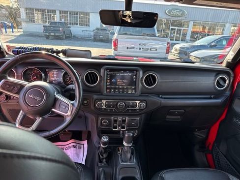 Used 2020 Jeep Gladiator Overland image 12