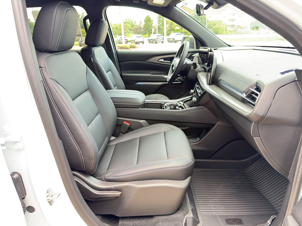New 2026 Chevrolet Traverse LT w/ Driver Confidence Package FWD image 40