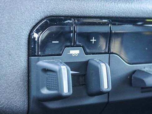 Used 2022 RAM 2500 Tradesman w/ Chrome Appearance Group image 32