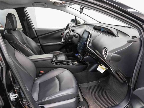 Used 2021 Toyota Prius Prime XLE FWD image 16