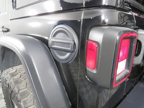 Used 2021 Jeep Wrangler Unlimited Rubicon AWD/4WD image 30