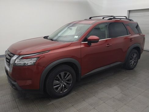 Used 2022 Nissan Pathfinder SV AWD/4WD image 2