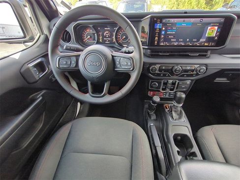 Used 2024 Jeep Wrangler Unlimited Rubicon image 16