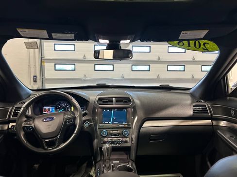 Used 2018 Ford Explorer XLT w/ Equipment Group 202A AWD/4WD image 30