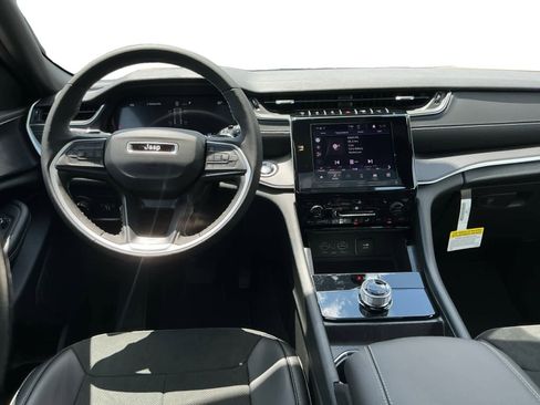 New 2025 Jeep Grand Cherokee Altitude image 11