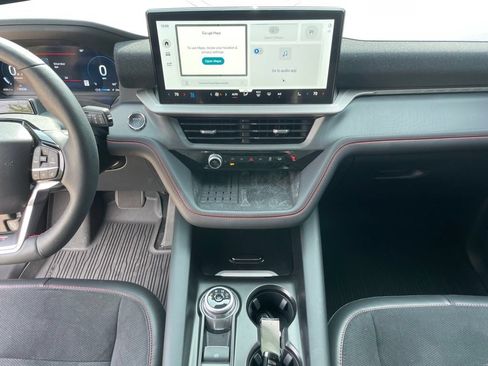 Used 2025 Ford Explorer ST RWD image 11