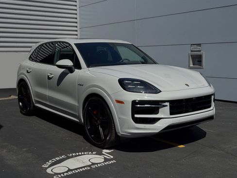 Certified 2026 Porsche Cayenne S AWD/4WD image 7