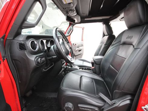 Used 2019 Jeep Wrangler Unlimited Sahara w/ Quick Order Package 24M Moab AWD/4WD image 12