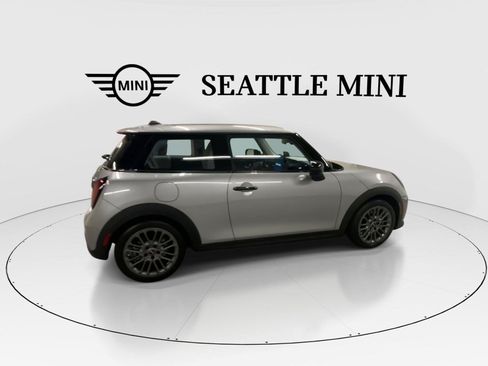 Used 2025 MINI Cooper 2-Door Hardtop FWD image 12