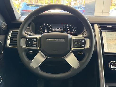 Certified 2025 Land Rover Discovery S AWD/4WD image 18