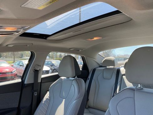 Used 2024 Hyundai Elantra Limited image 24