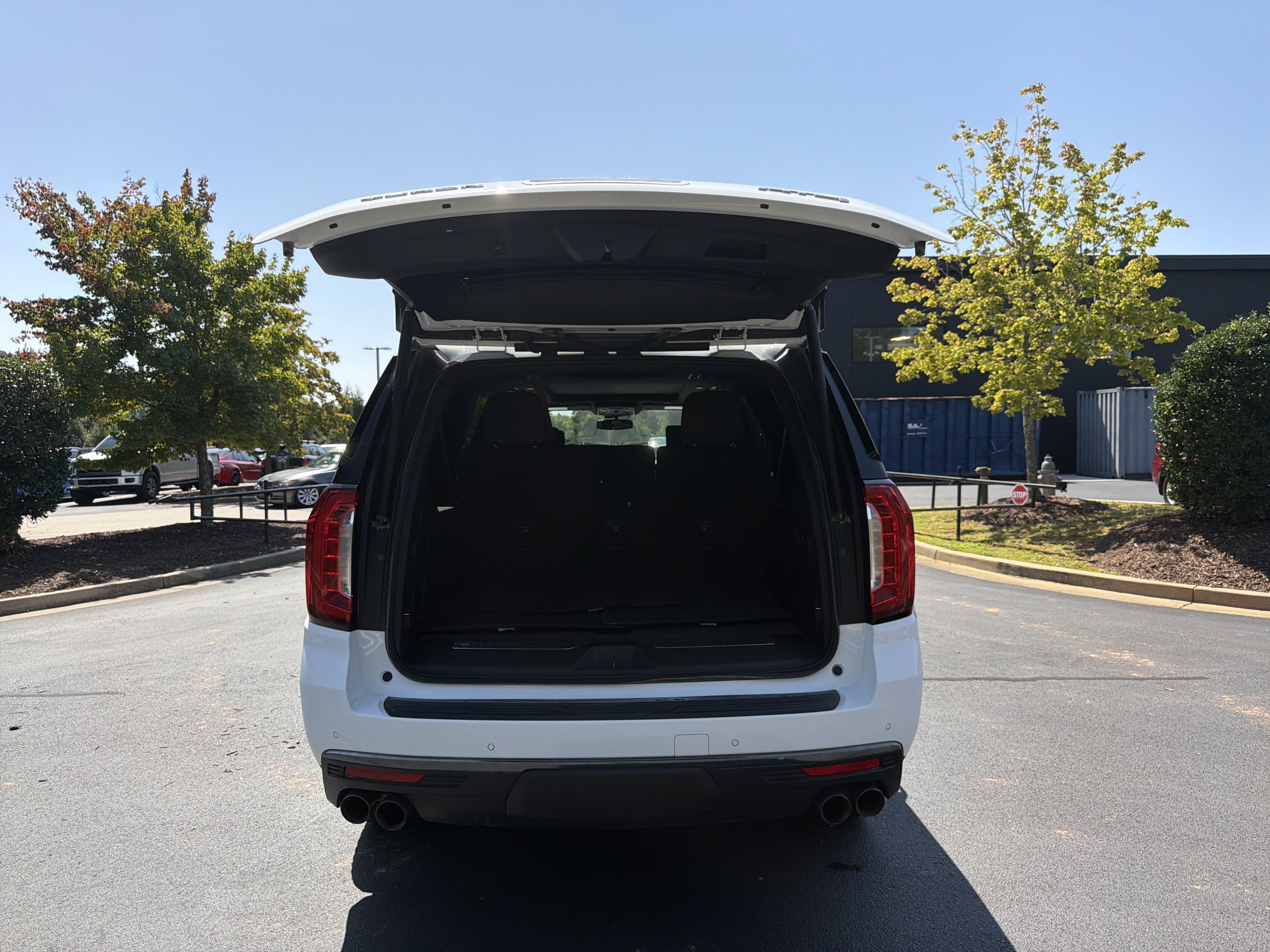 Used 2023 GMC Yukon XL AT4 w/ AT4 Premium Package AWD/4WD image 52