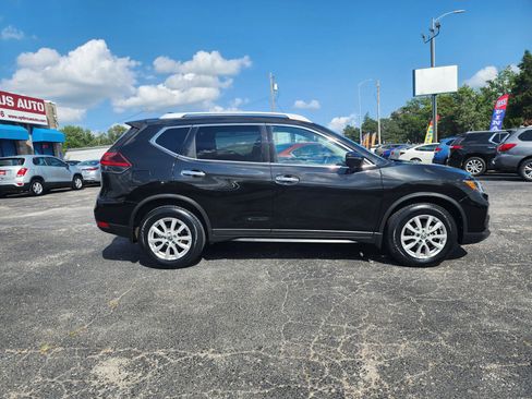 Used 2018 Nissan Rogue SV w/ Premium Package image 8