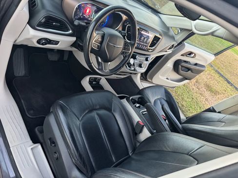 Used 2018 Chrysler Pacifica Touring-L Plus w/ Advanced Safetytec Group image 12