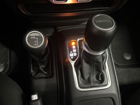 Used 2020 Jeep Gladiator Sport w/ Technology Group image 14