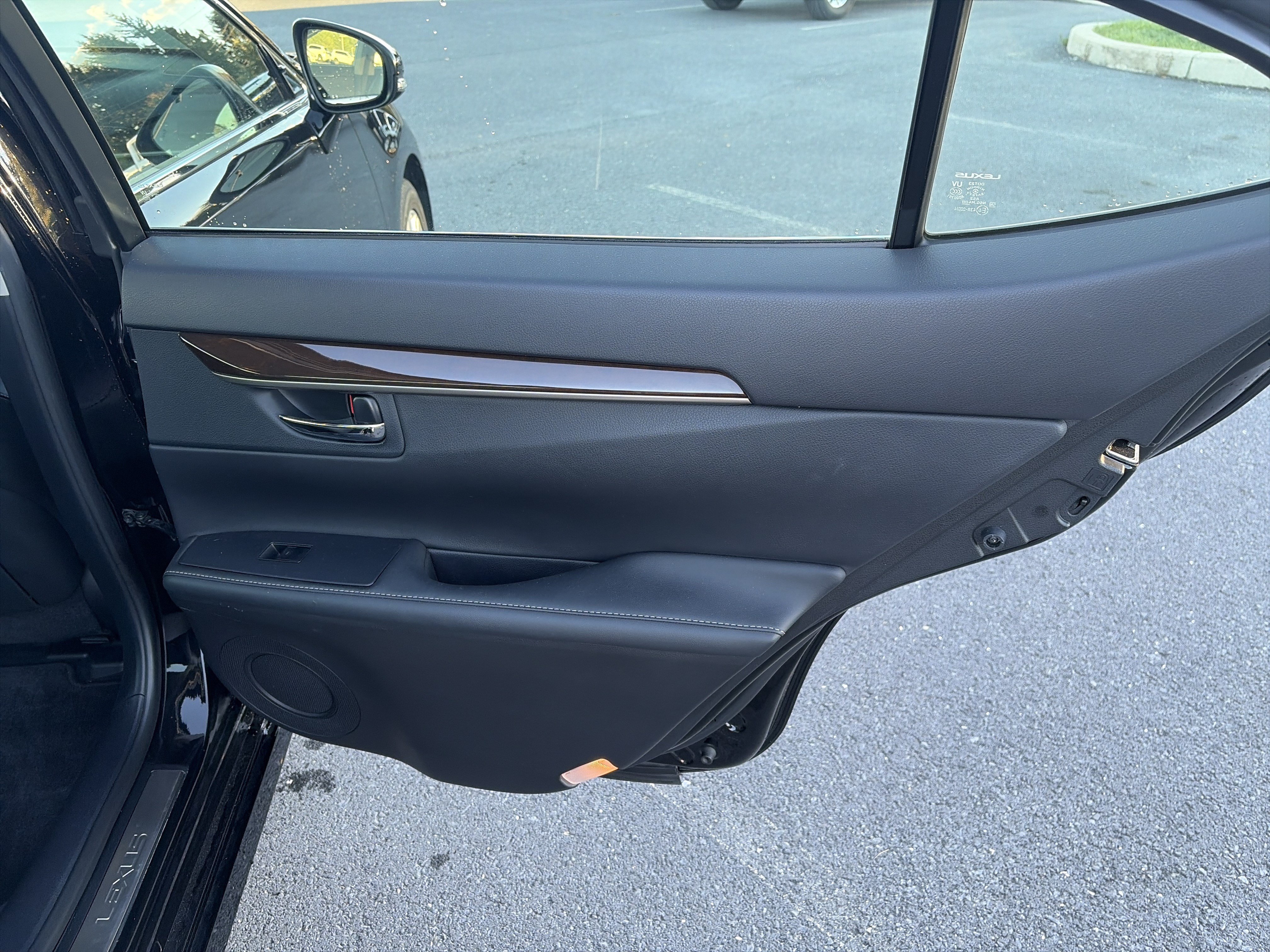 Used 2014 Lexus ES 350 w/ Luxury Package FWD image 22
