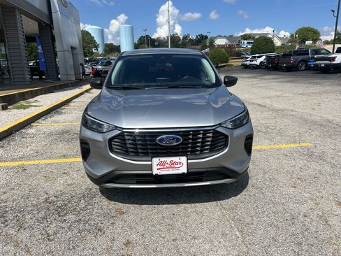 Used 2023 Ford Escape Active w/ Cold Weather Package FWD image 2